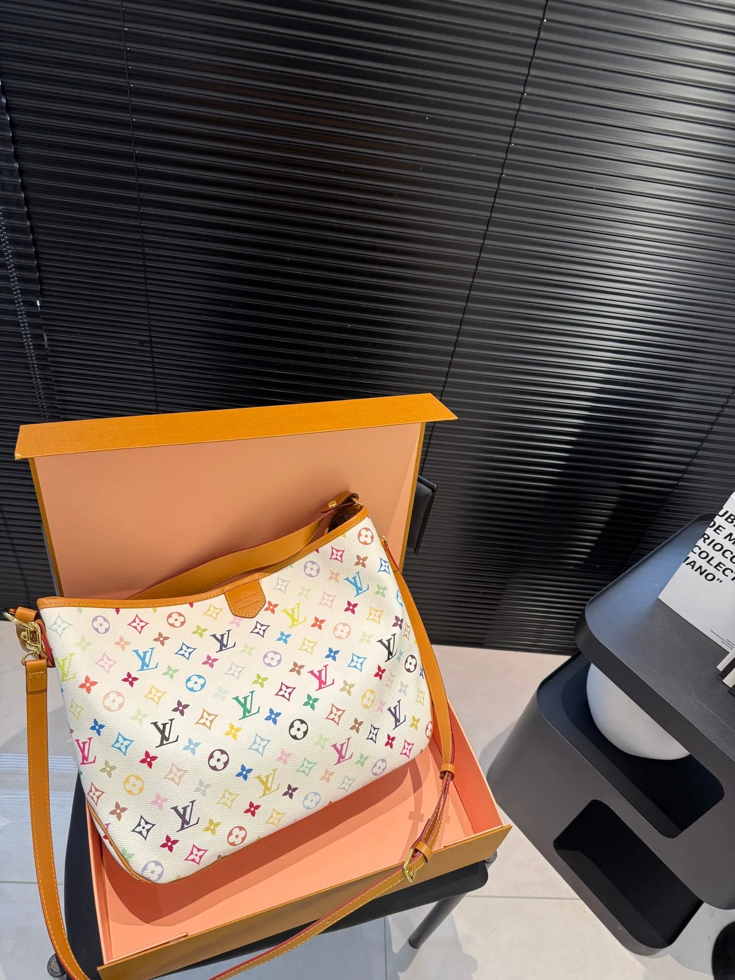 2 colors Stylish and colorful handbags