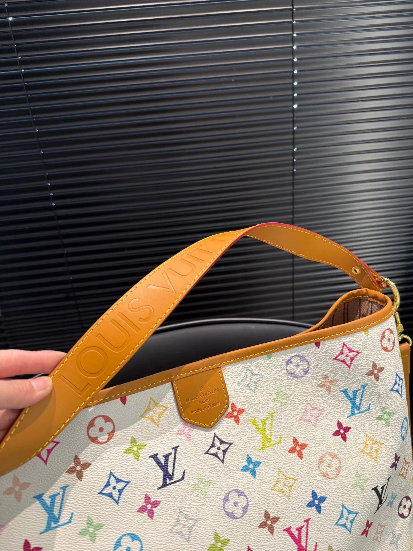 2 colors Stylish and colorful handbags