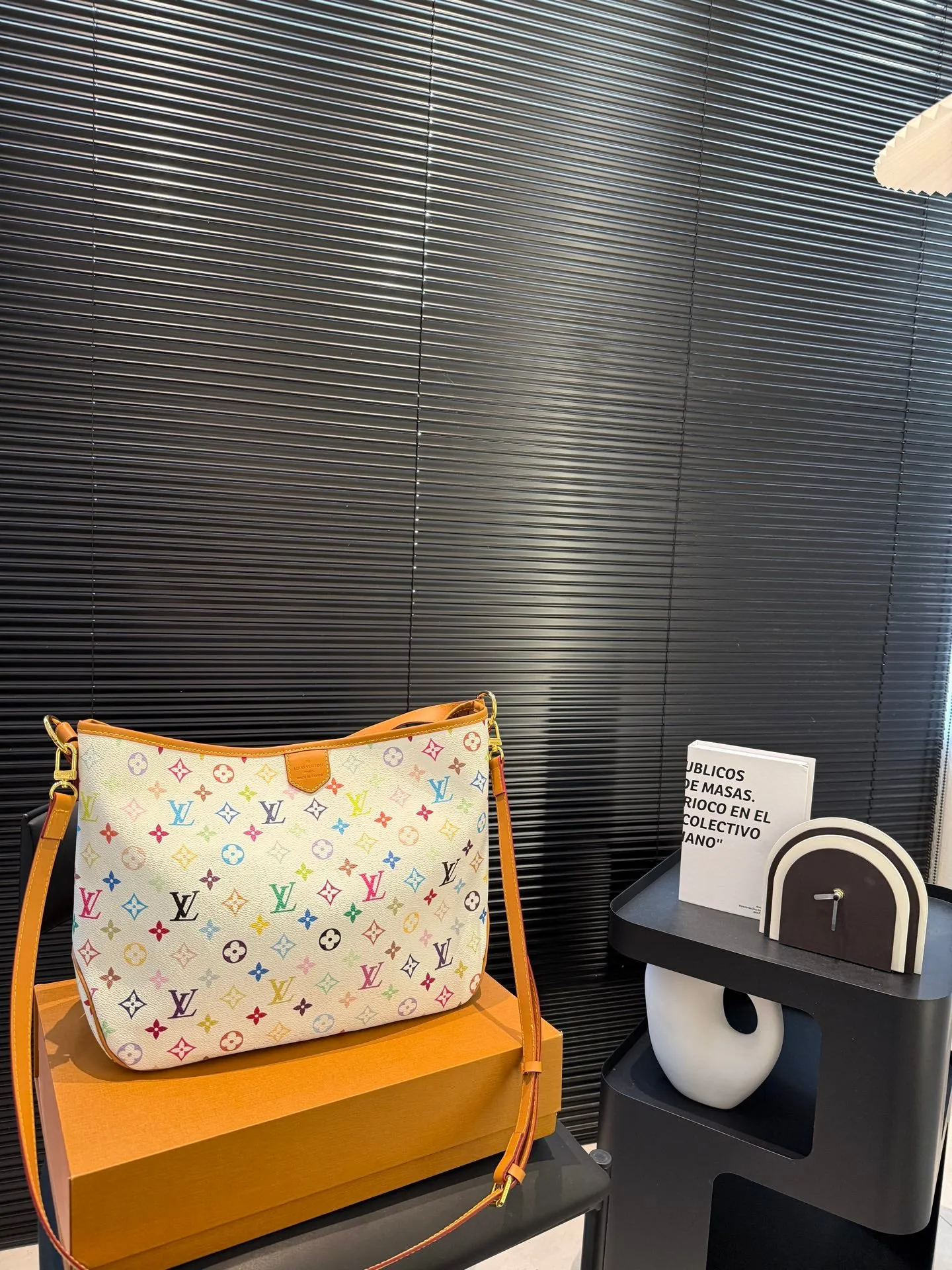 2 colors Stylish and colorful handbags