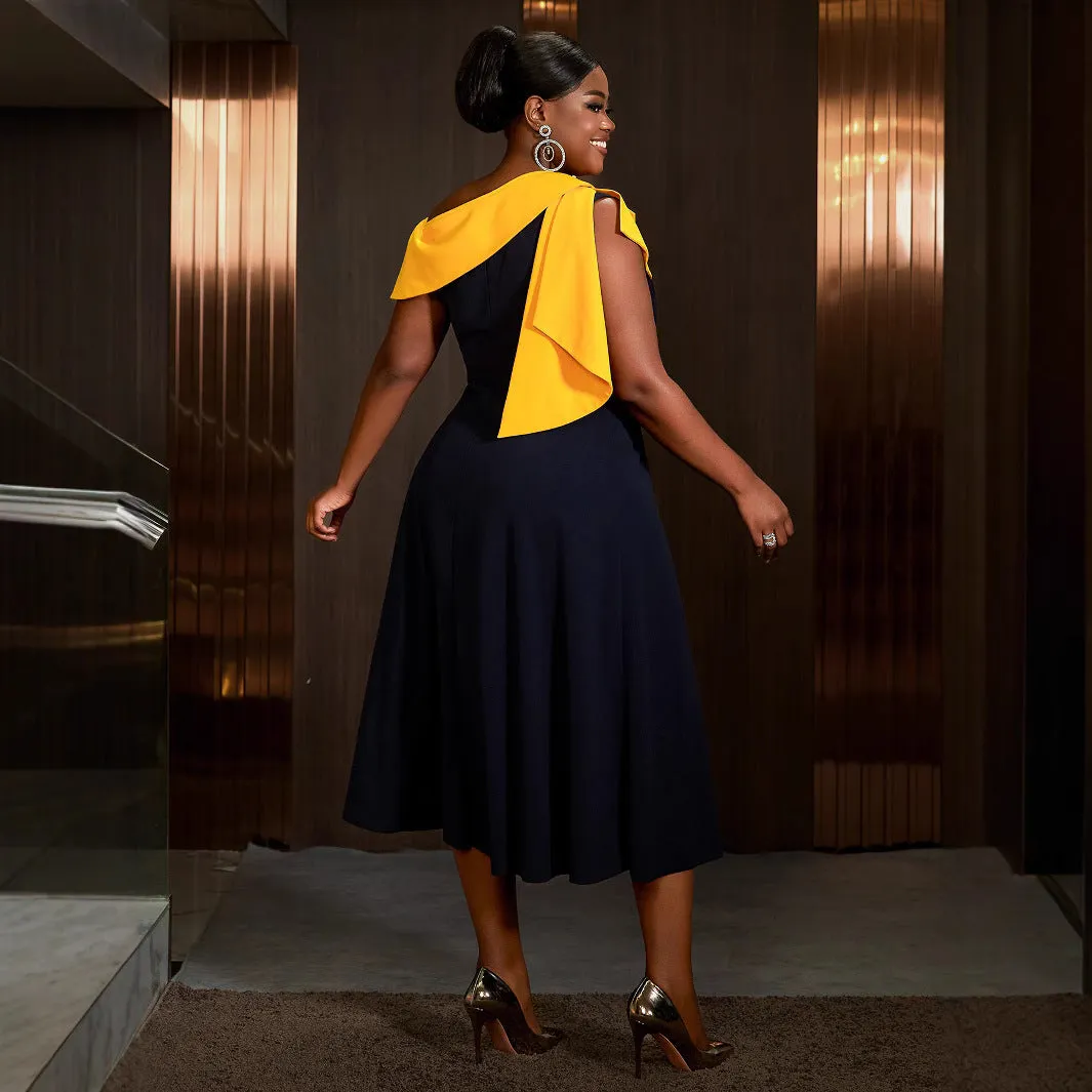 Asymmetrical One-Shoulder Pleated Contrast Midi Dress with Bold Elegance