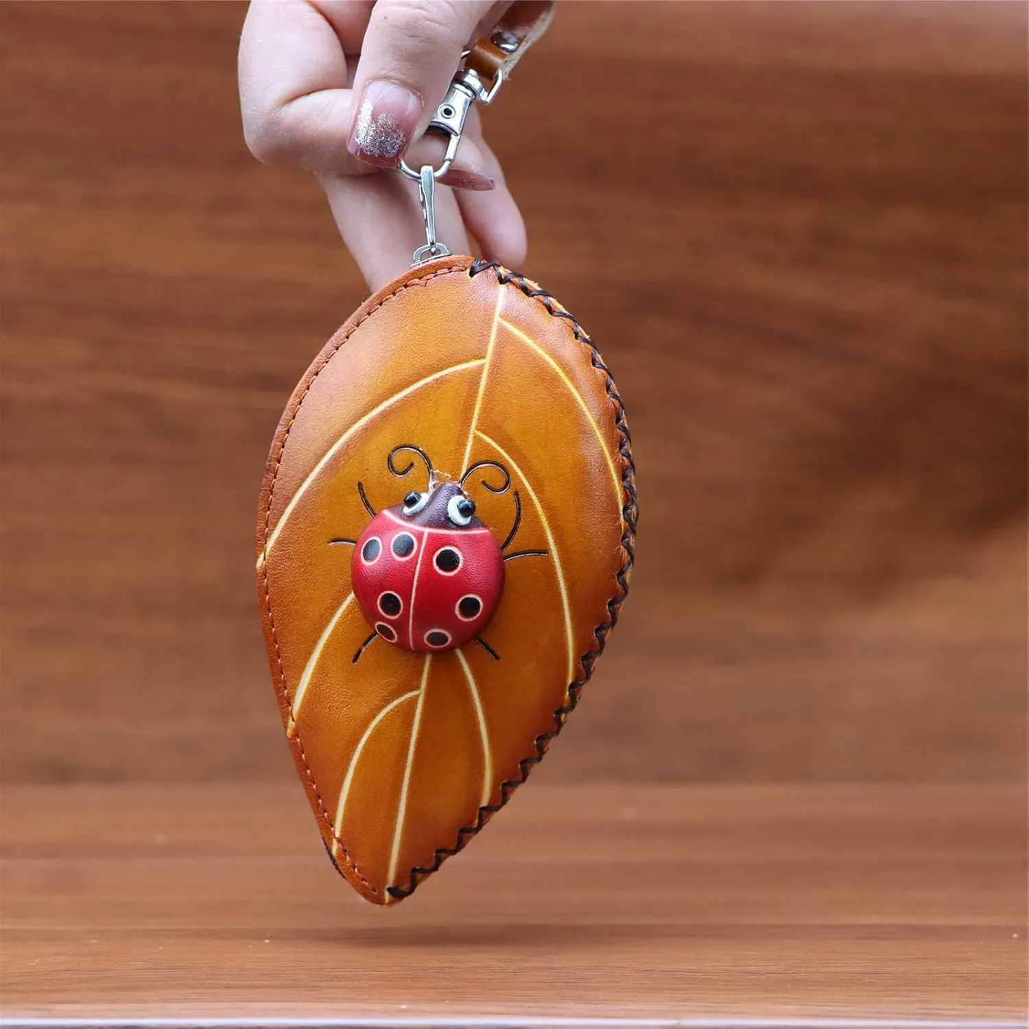 Creative Leaf Leather Coin Purse,Nice-looking Ladybug Purse,Handmade Leather Leaf Key Case,Beautiful Beetle Purses Ladybug Wallet,Ladybug Coin Purse,Beetle Leaf Wallets (Brown)