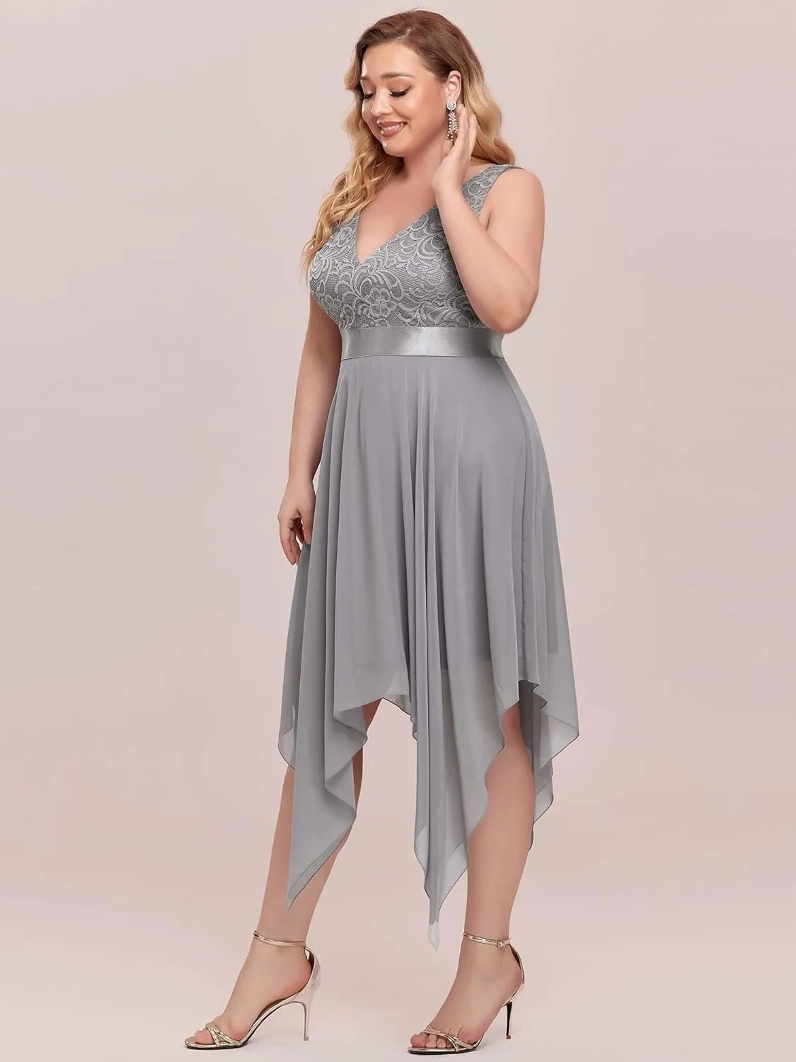 Ever-Pretty V Neck Chiffon Lace Asymmetric Knee Length Summer Plus Size Cocktail Dresses for Curvy Women