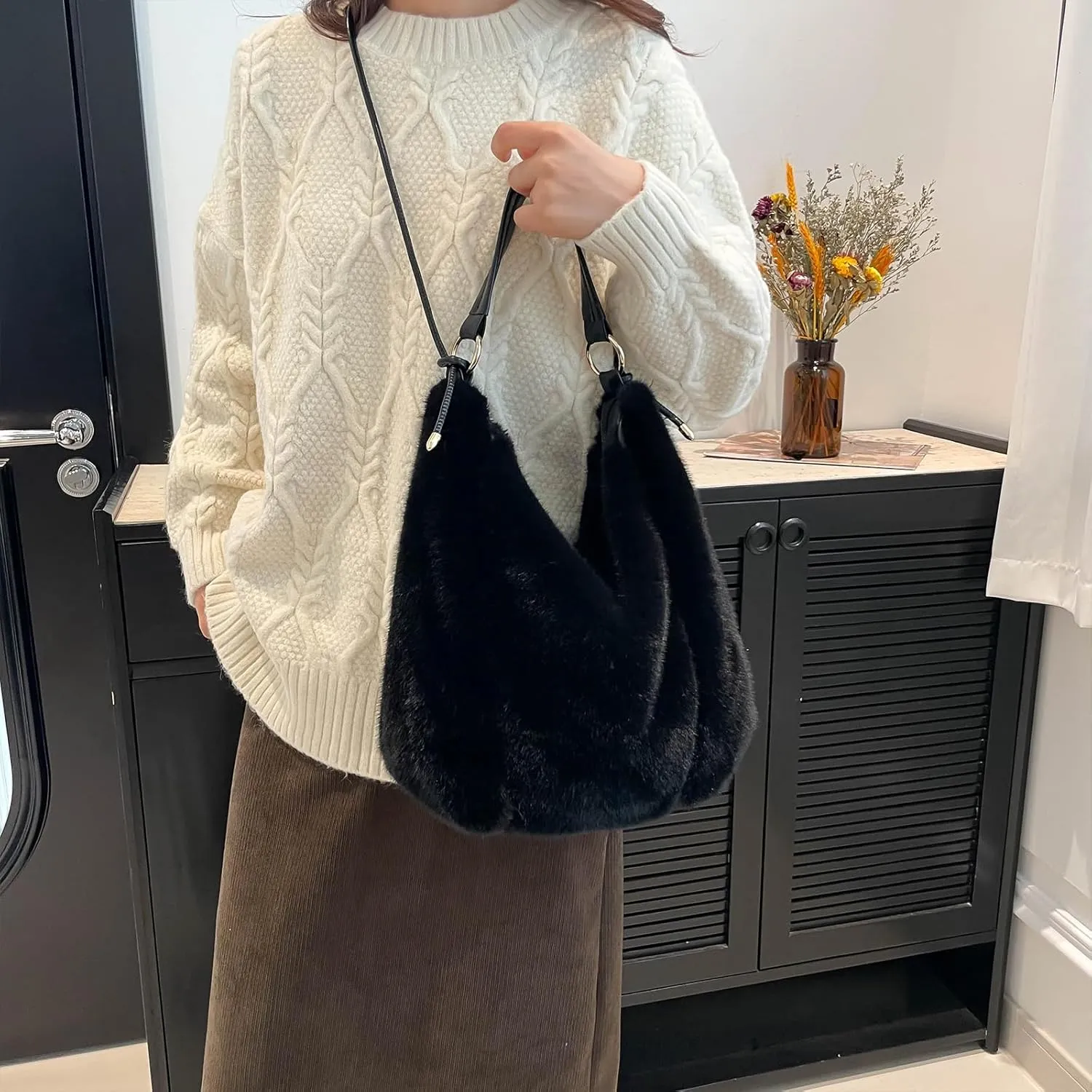 Fluffy Tote Bag, Winter Fuzzy Purses for Women Faux Fur Bag Soft Furry Shoulder Bag Crossbody Handbag Plush Tote Bag