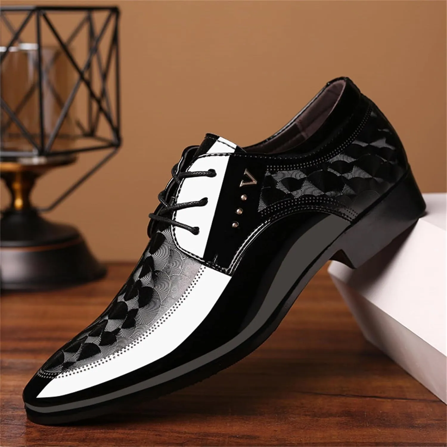 Men's Vintage Elegant Patent Leather Dress Shoes Lace-up Formal Business Oxfords Wedding Prom