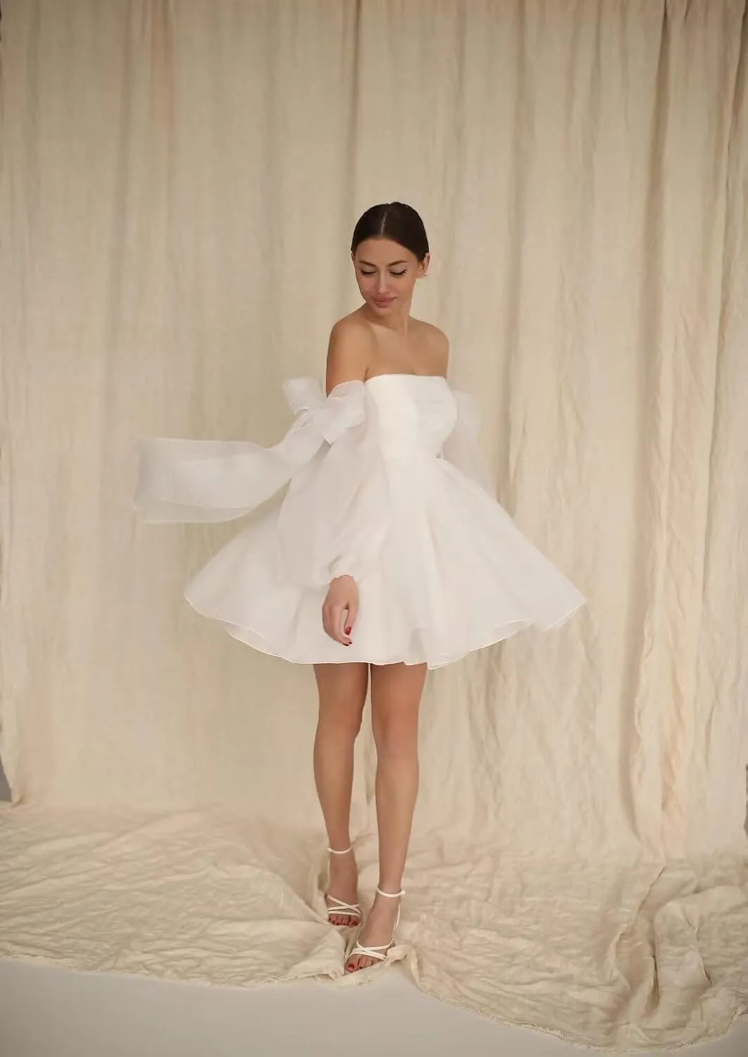 Monlity Off The Shoulder Organza Homecoming Dresses Bow Tie Long Sleeve Prom Dresses Short A-Line Formal Cocktail Party Gown