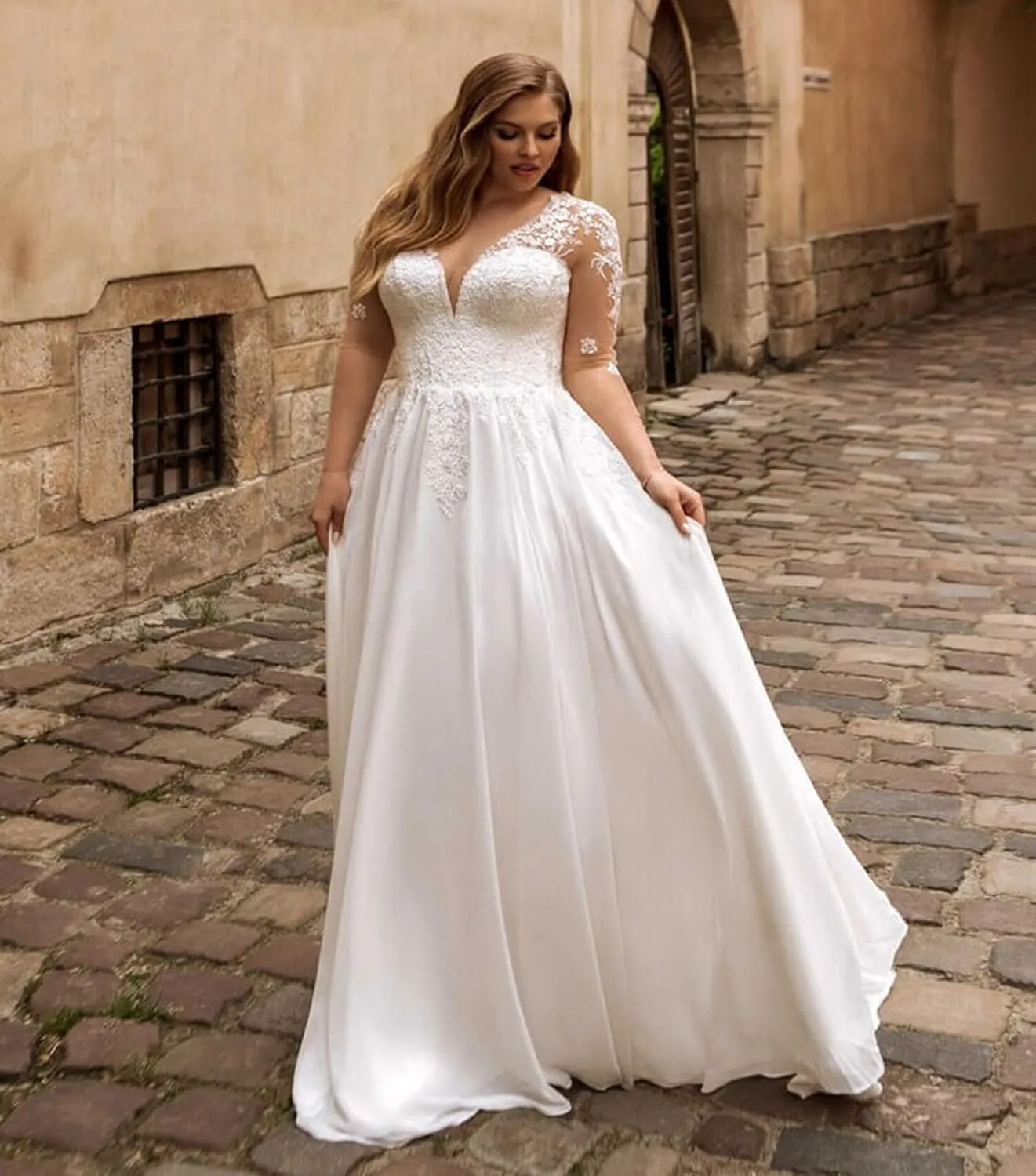 Plus Size Mermaid Spaghetti Straps Deep V-Neck Appliques Lace Wedding Dresses with Short Train