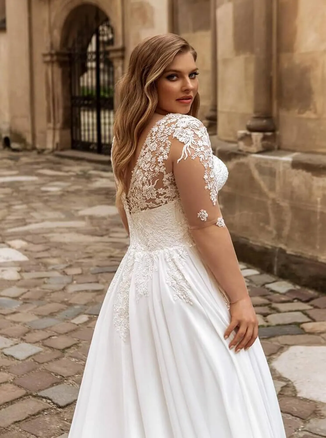 Plus Size Mermaid Spaghetti Straps Deep V-Neck Appliques Lace Wedding Dresses with Short Train