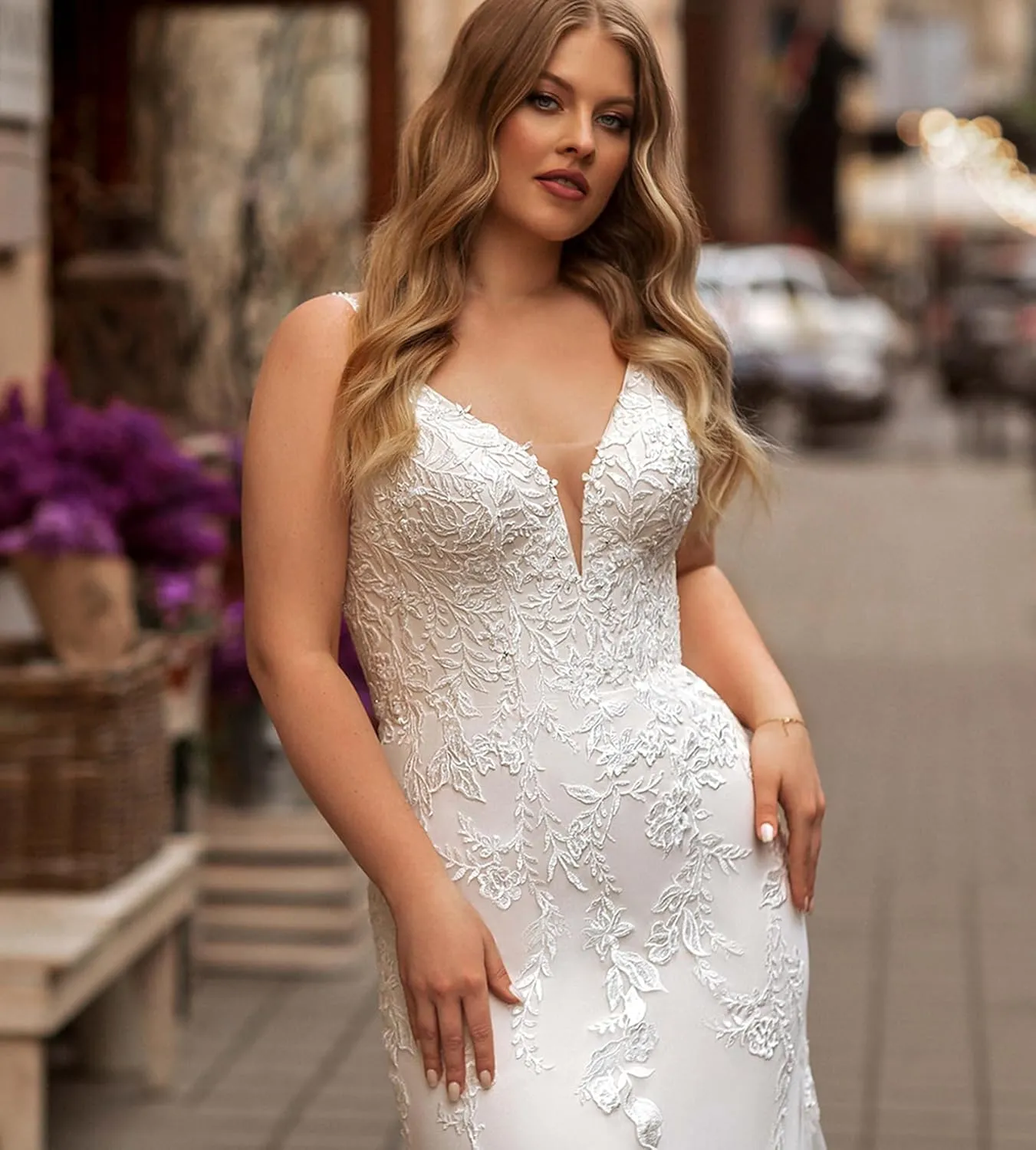 Plus Size Mermaid Spaghetti Straps Deep V-Neck Appliques Lace Wedding Dresses with Short Train