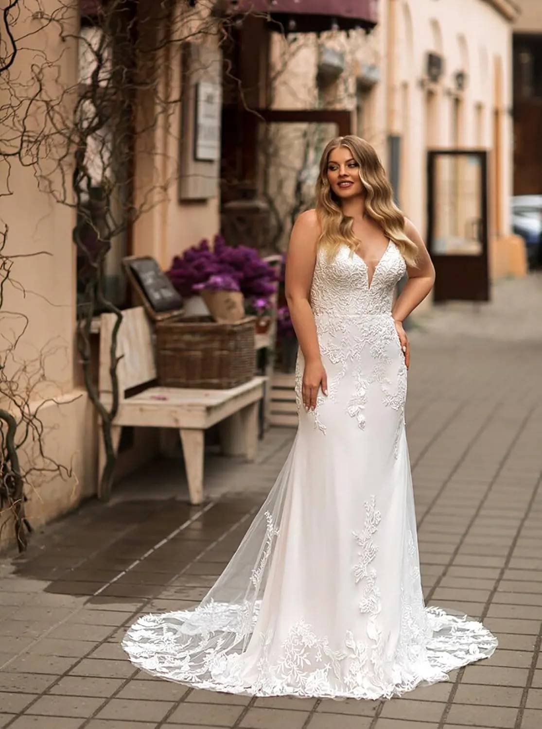 Plus Size Mermaid Spaghetti Straps Deep V-Neck Appliques Lace Wedding Dresses with Short Train