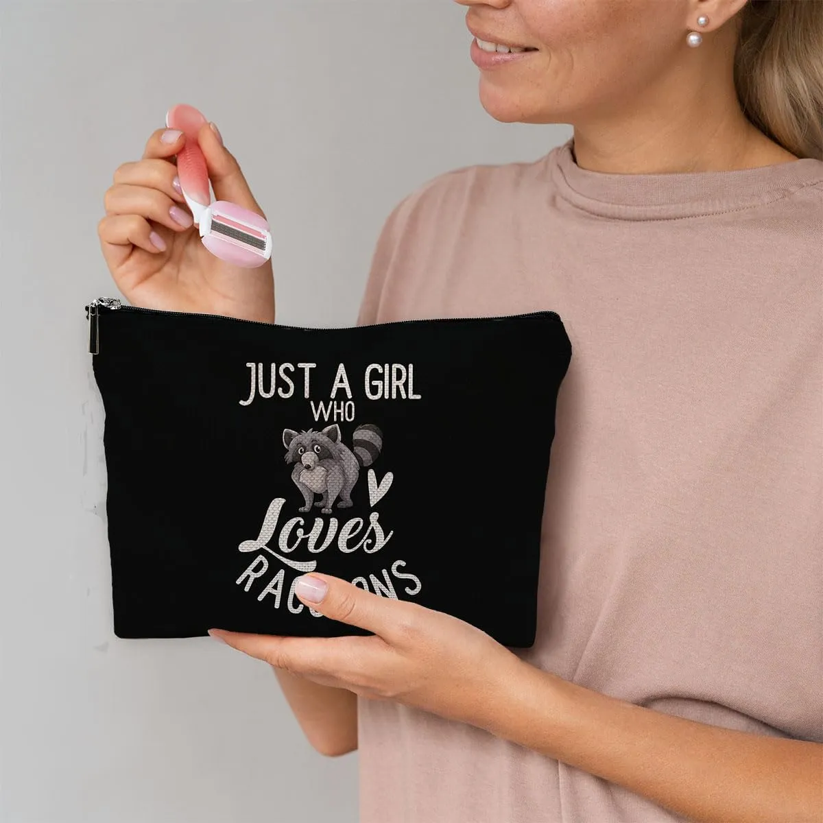 Raccoon Makeup Bag, Raccoon Gifts for Girls Raccoon Lovers Women, Cute Raccoon Gifts, Just a Girl Who Loves Raccoons Small Makeup Cosmetic Bag for Purse