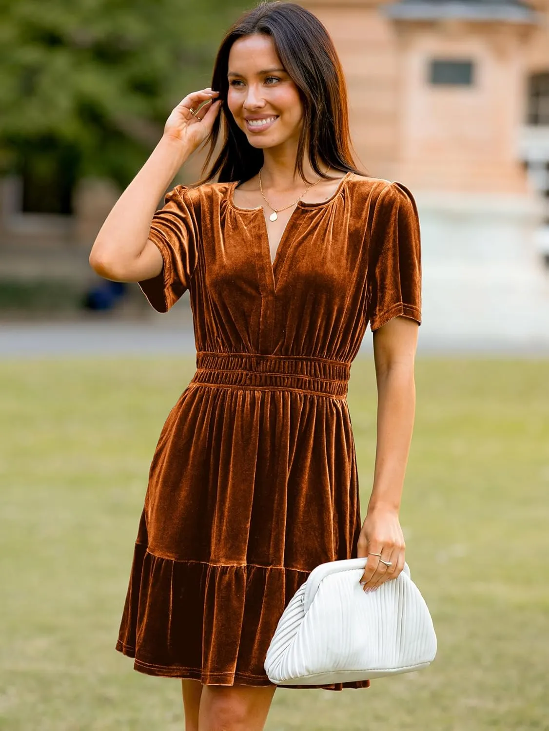 Simplee Women's 2024 Velvet Short Sleeve Cocktail Dress Winter Holiday V Neck Empire Waist Mini Party Dress with Pockets