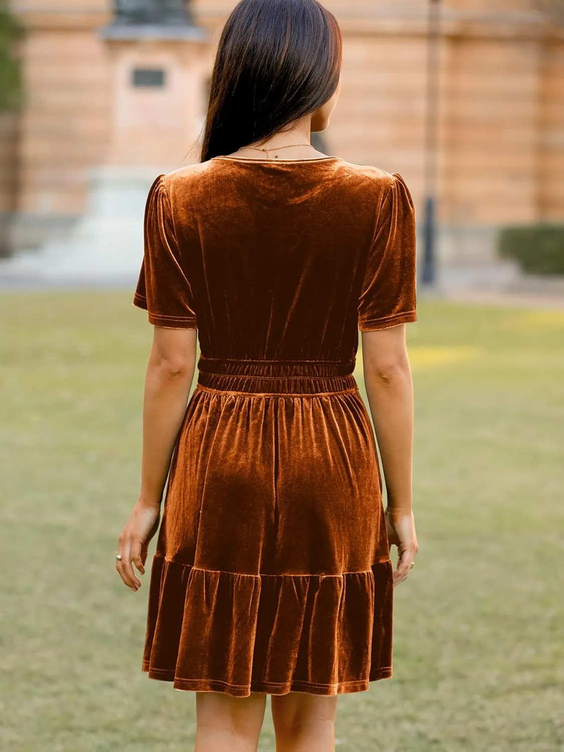 Simplee Women's 2024 Velvet Short Sleeve Cocktail Dress Winter Holiday V Neck Empire Waist Mini Party Dress with Pockets
