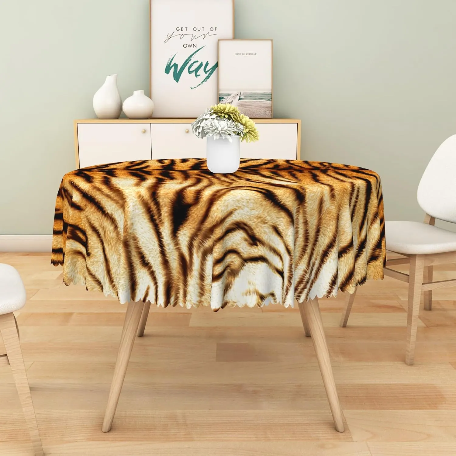 Tiger Print Round Tablecloth 70 Inch Brown Black Wild Animal Tiger Skin Fabric Table Cloth Polyester Oilproof Washable Jungle Table Cover for Theme Party Picnic Camping Dining Decoration