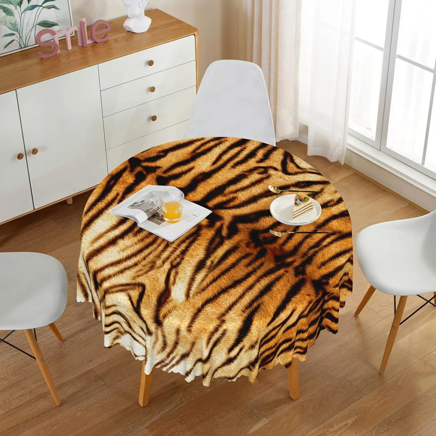 Tiger Print Round Tablecloth 70 Inch Brown Black Wild Animal Tiger Skin Fabric Table Cloth Polyester Oilproof Washable Jungle Table Cover for Theme Party Picnic Camping Dining Decoration