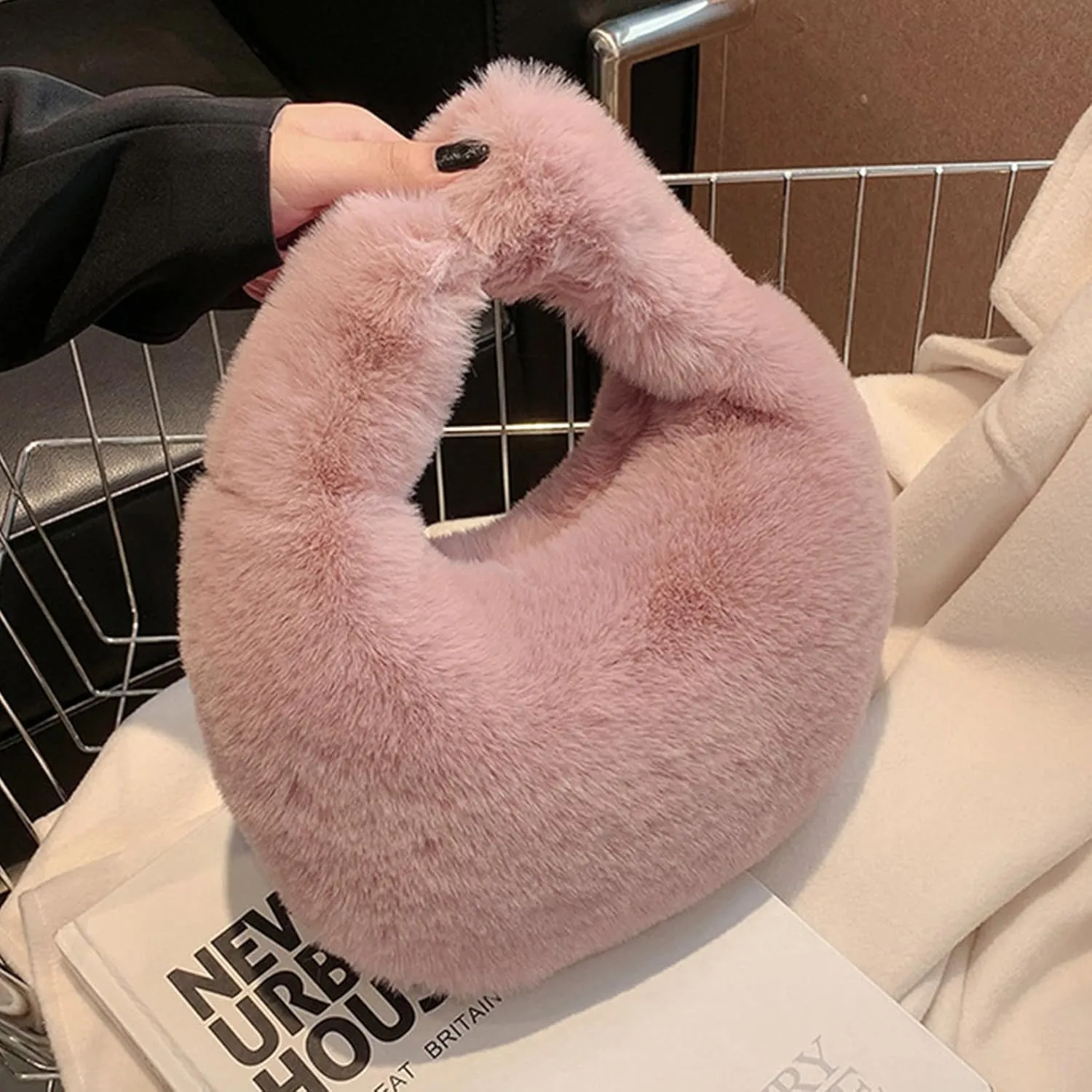 Tote Fluffy Bag Faux Fur Purses for Women Plush Handbag Cute Purse For Autumn And Winter