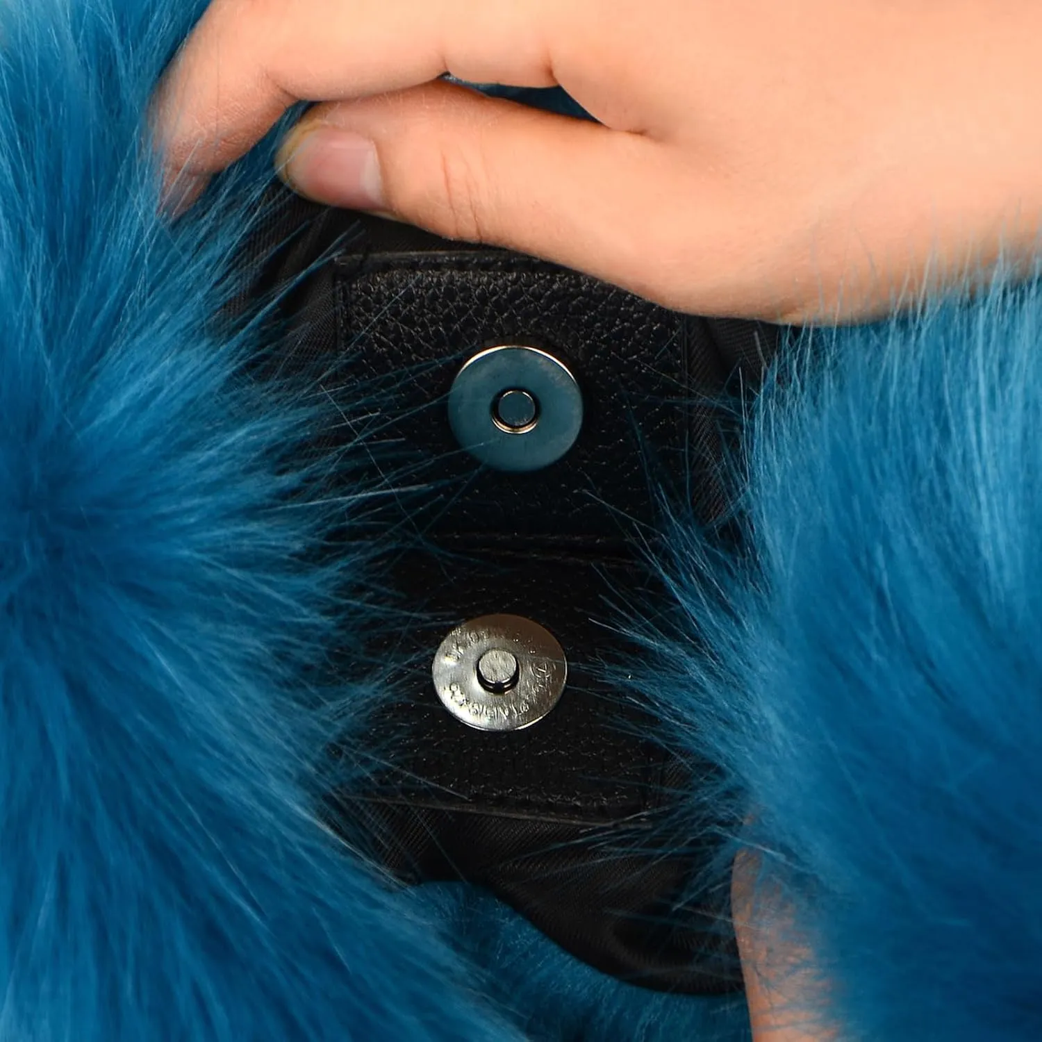 Women's Faux Fur Shoulder Bag Cute Heart Purse Soft Plush Shoulder Bag Furry Women's Crossbody