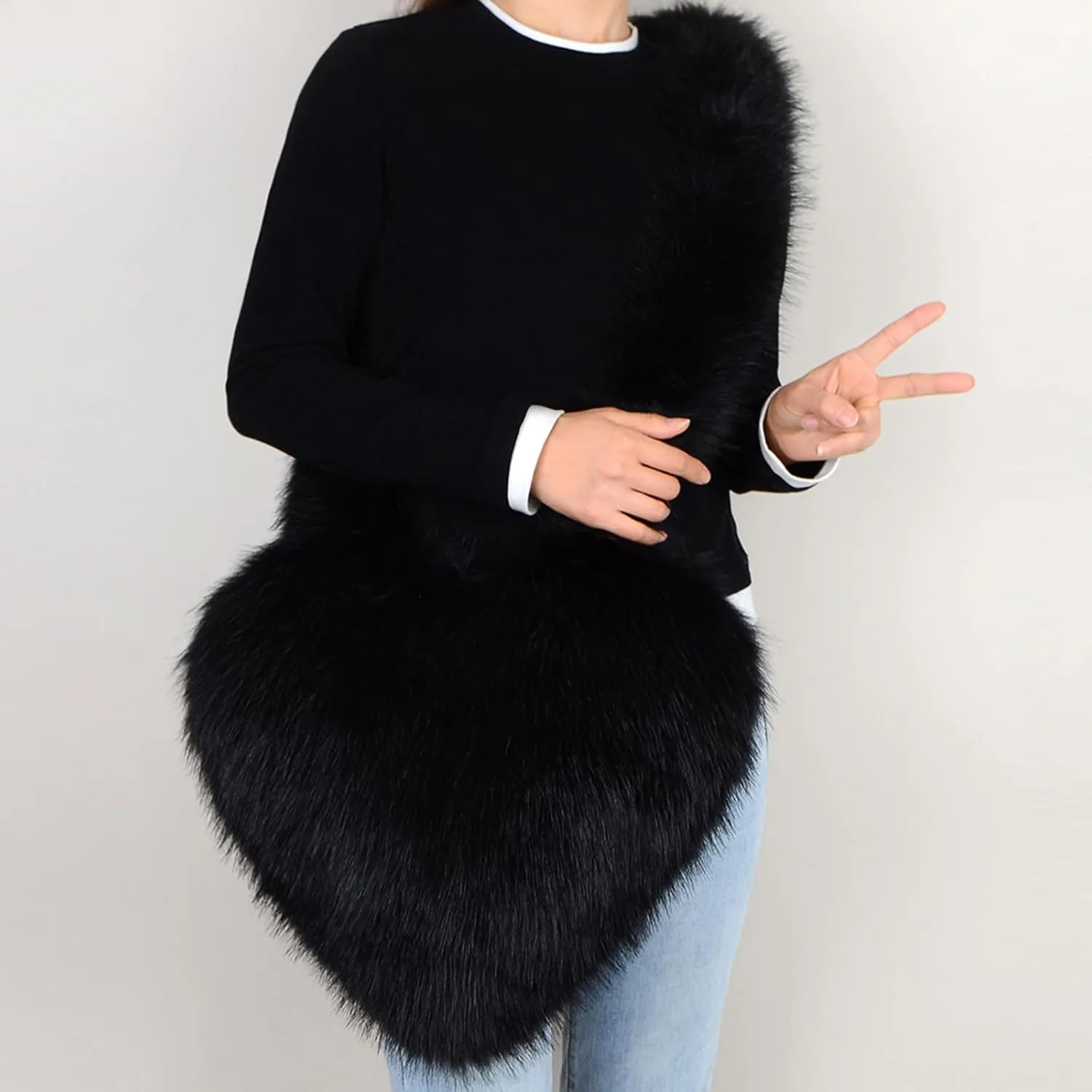 Women's Faux Fur Shoulder Bag Cute Heart Purse Soft Plush Shoulder Bag Furry Women's Crossbody