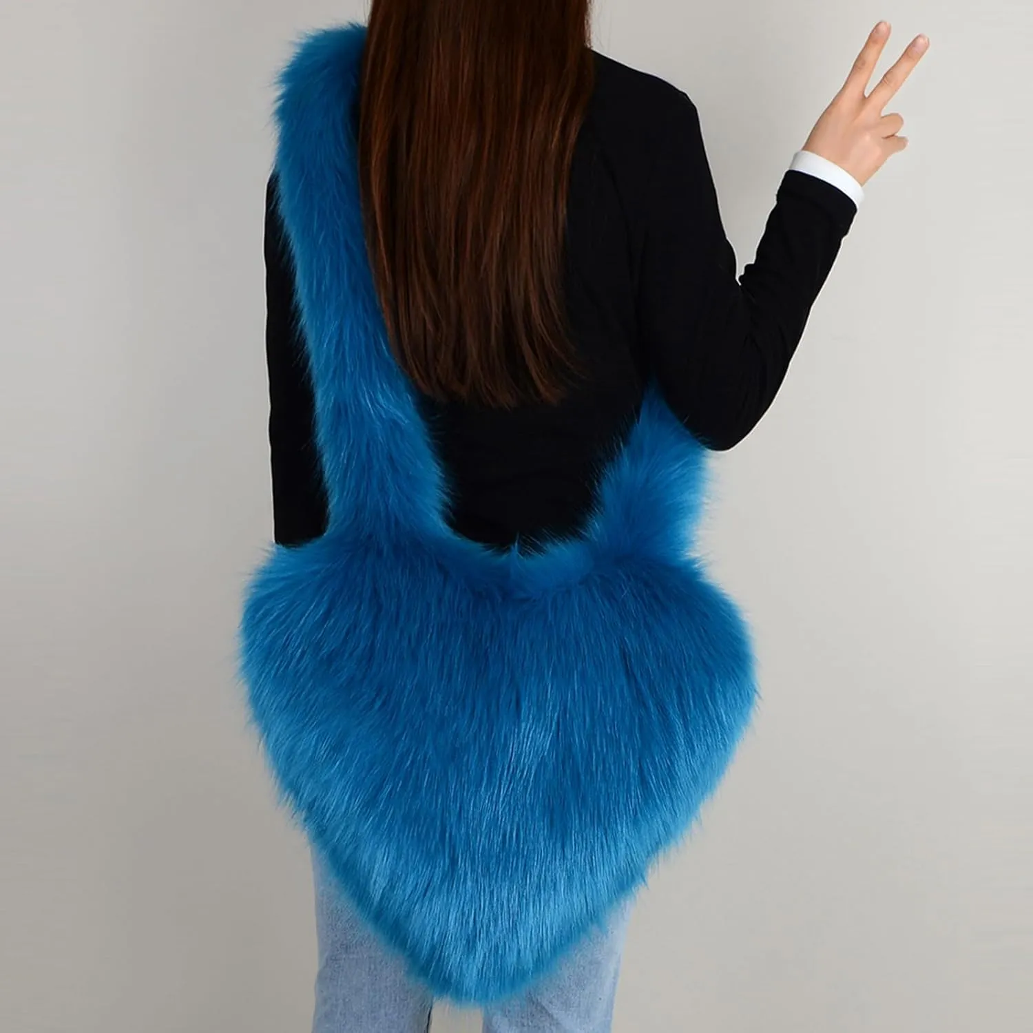 Women's Faux Fur Shoulder Bag Cute Heart Purse Soft Plush Shoulder Bag Furry Women's Crossbody