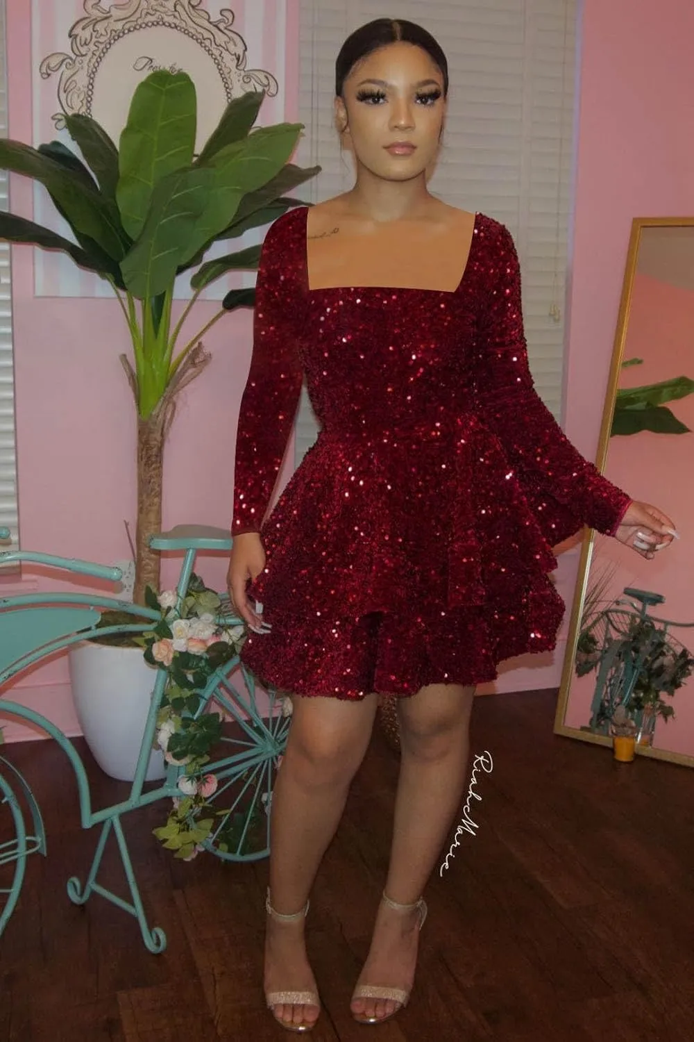 Women's Sparkly Sequin Long Sleeve Homecoming Dresses for Teens Glitter Tiered Short A-Line Formal Cocktail Prom Dress